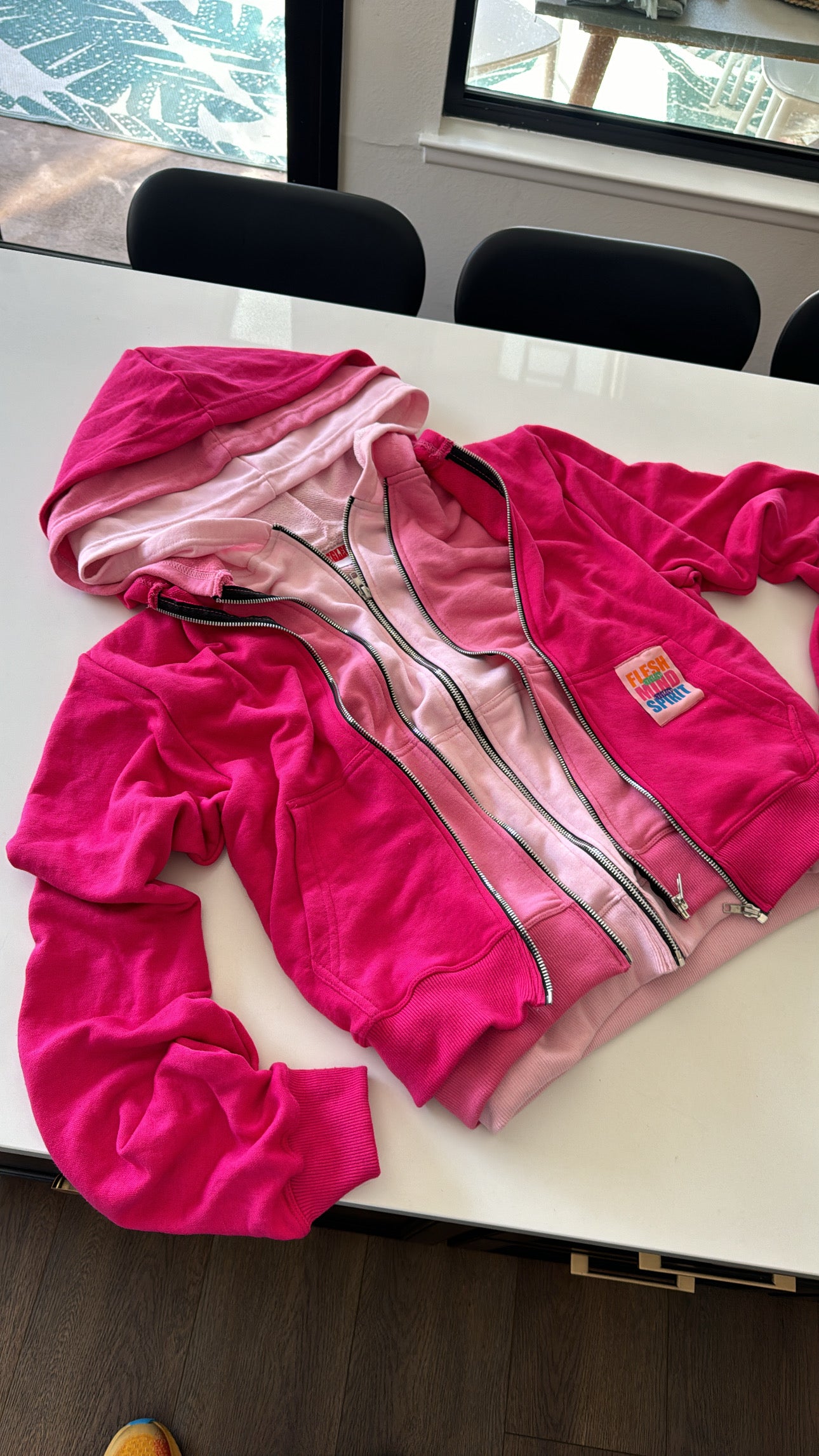 "Hubba Bubba" triple layer zip